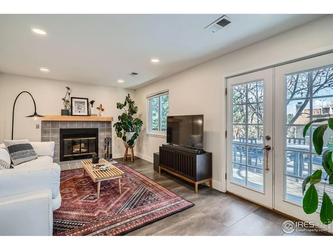Photo of 348 Eisenhower Dr