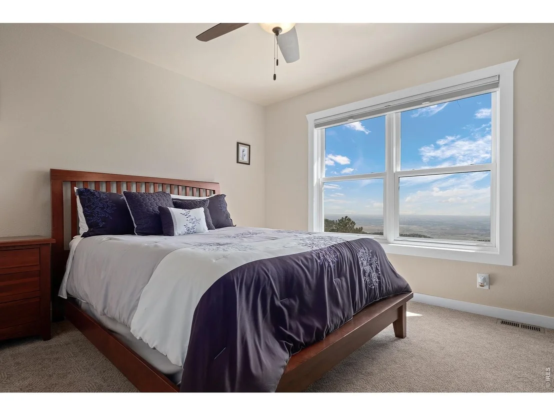Photo of 820 Peakview Rd