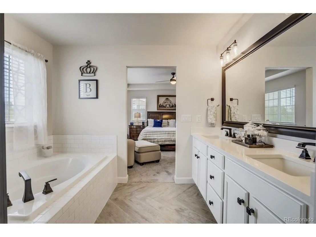 Photo of 5059 Ditmars Ln