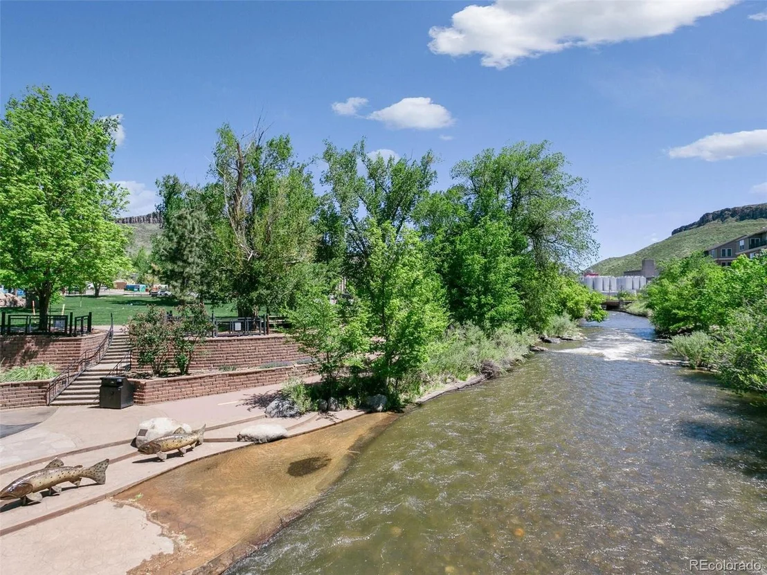 Photo of 207 Iowa Dr