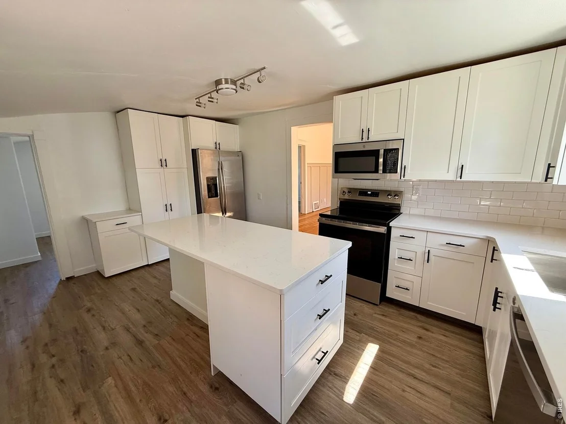 Photo of 425 Dillingham Ave