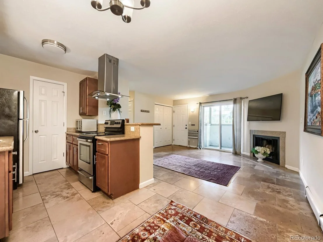 Photo of Unit 8 at 695 Manhattan Dr