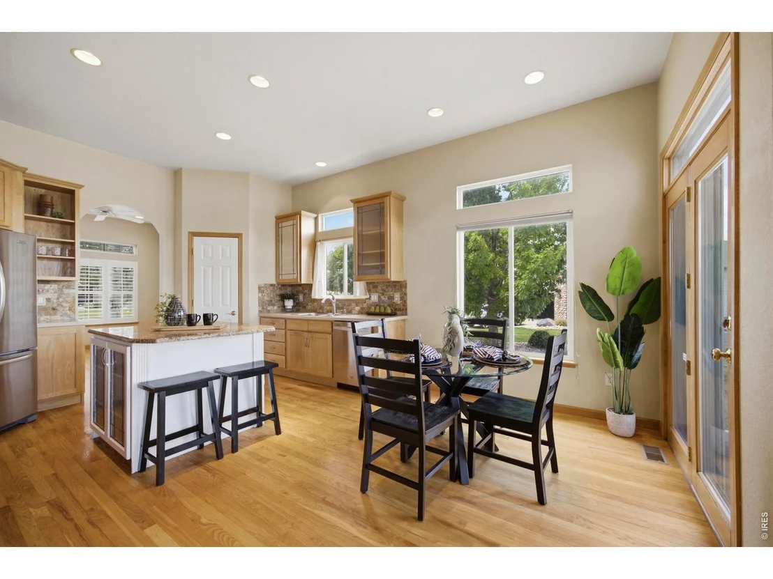 Photo of 535 Lakeside Pl