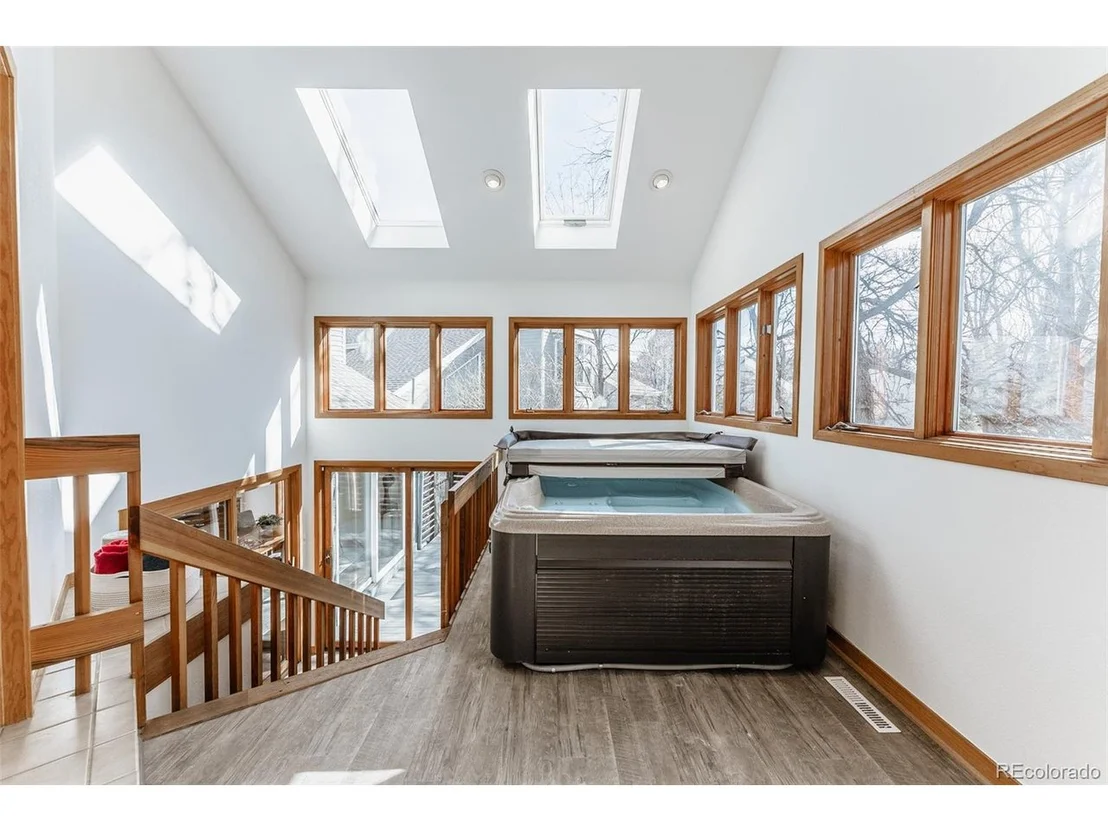 Photo of 847 Racquet Ln