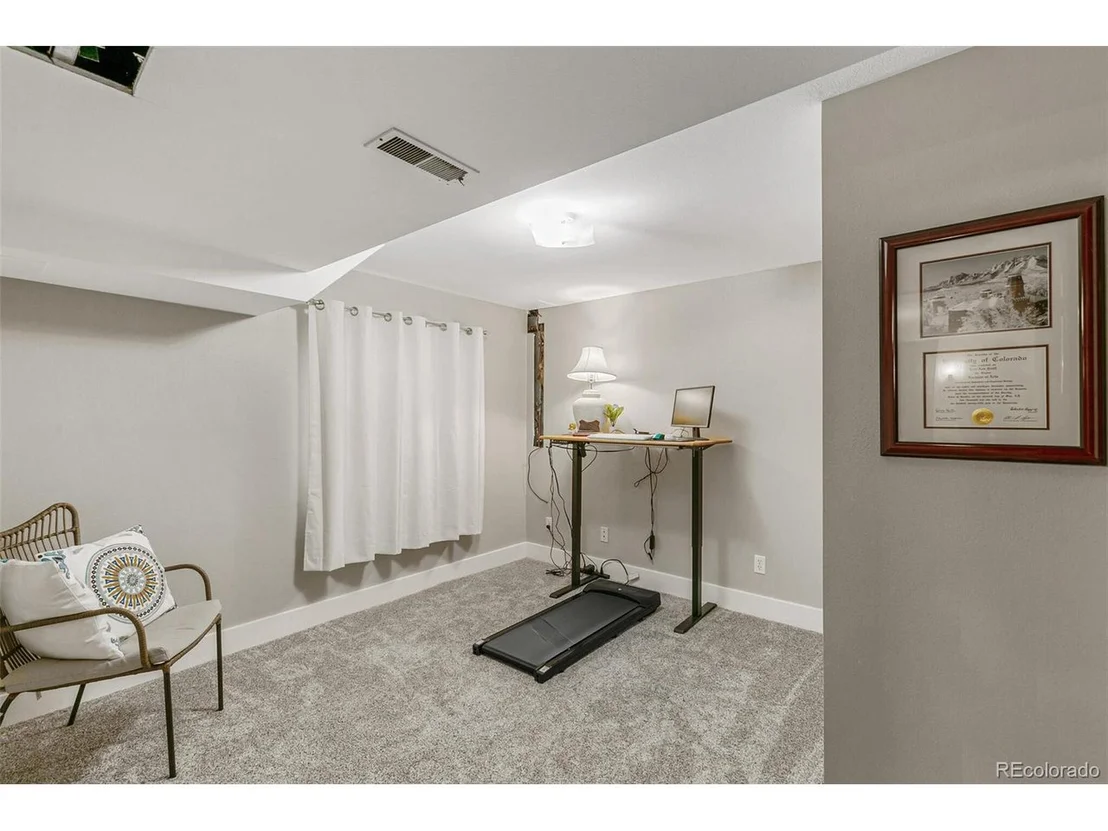 Photo of 13369 Downing St