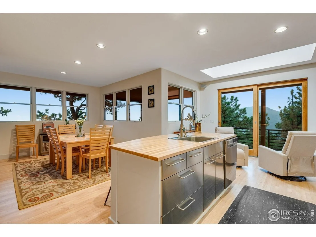 Photo of 435 Quartz Way