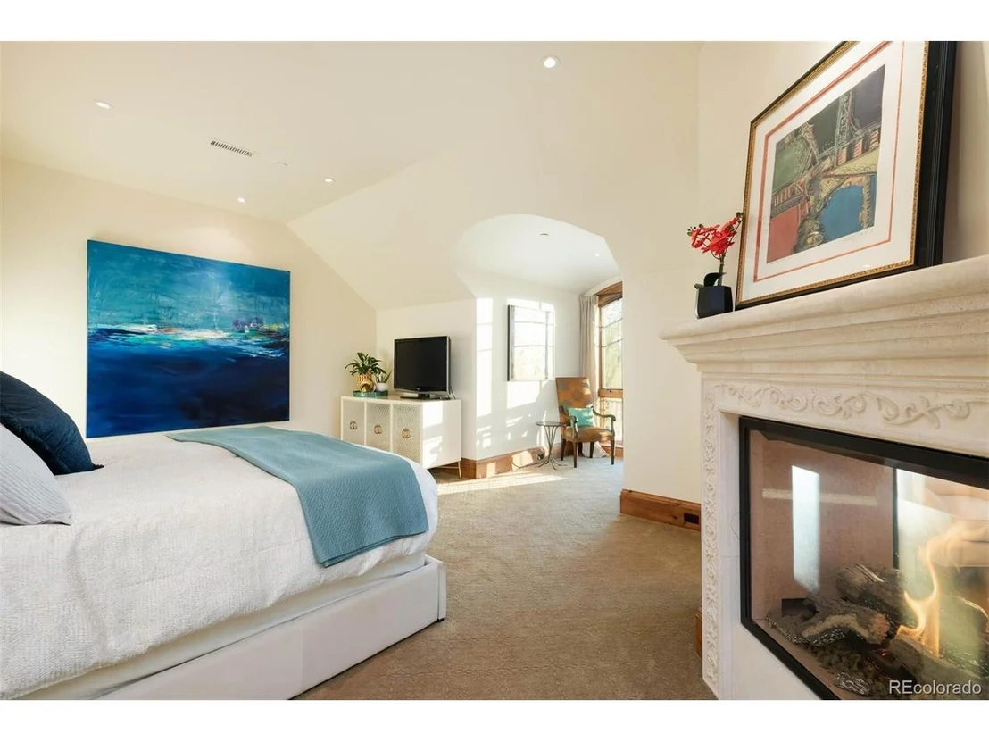 Photo of 8932 Mountain View Ln