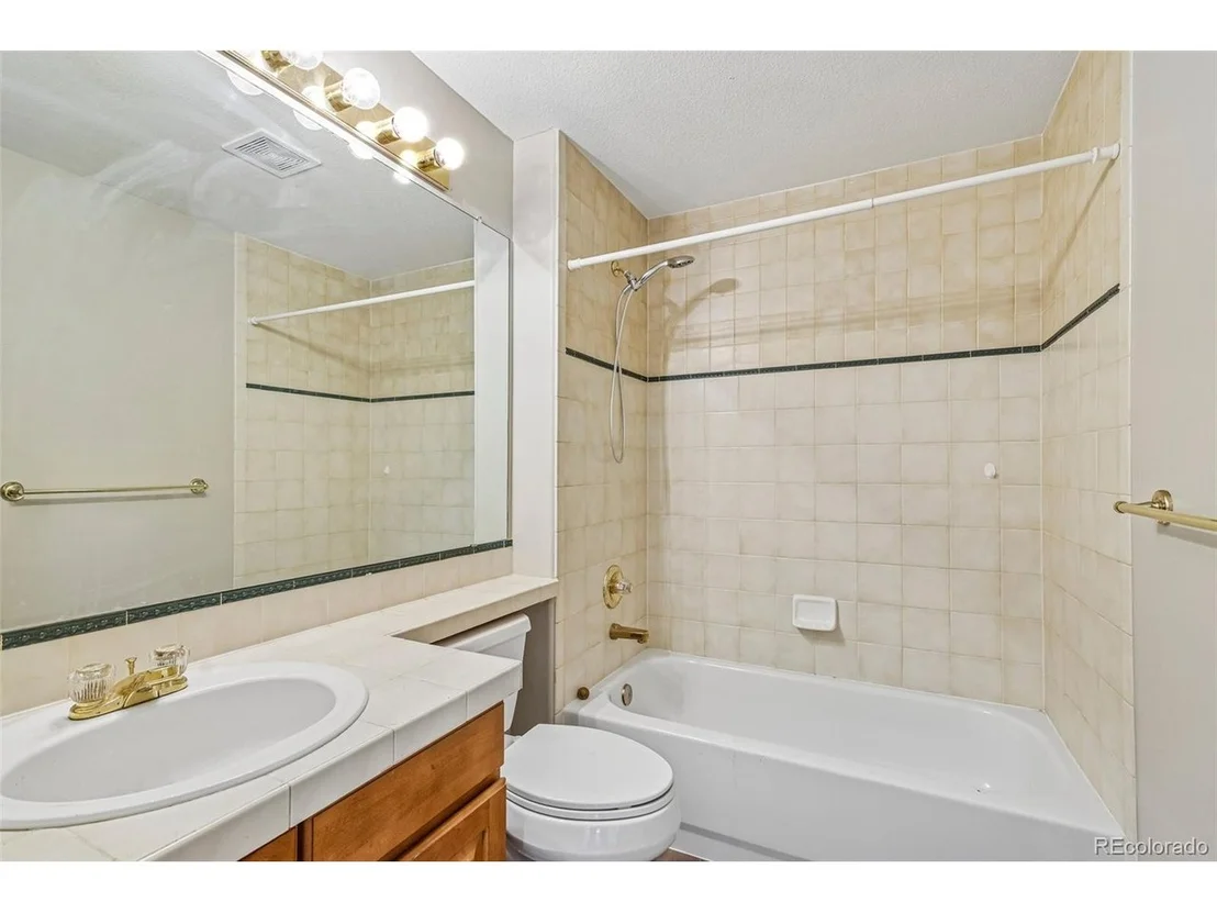Photo of 5974 Sparrow Ave