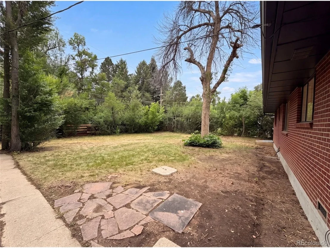 Photo of 1950 Edgewood Dr