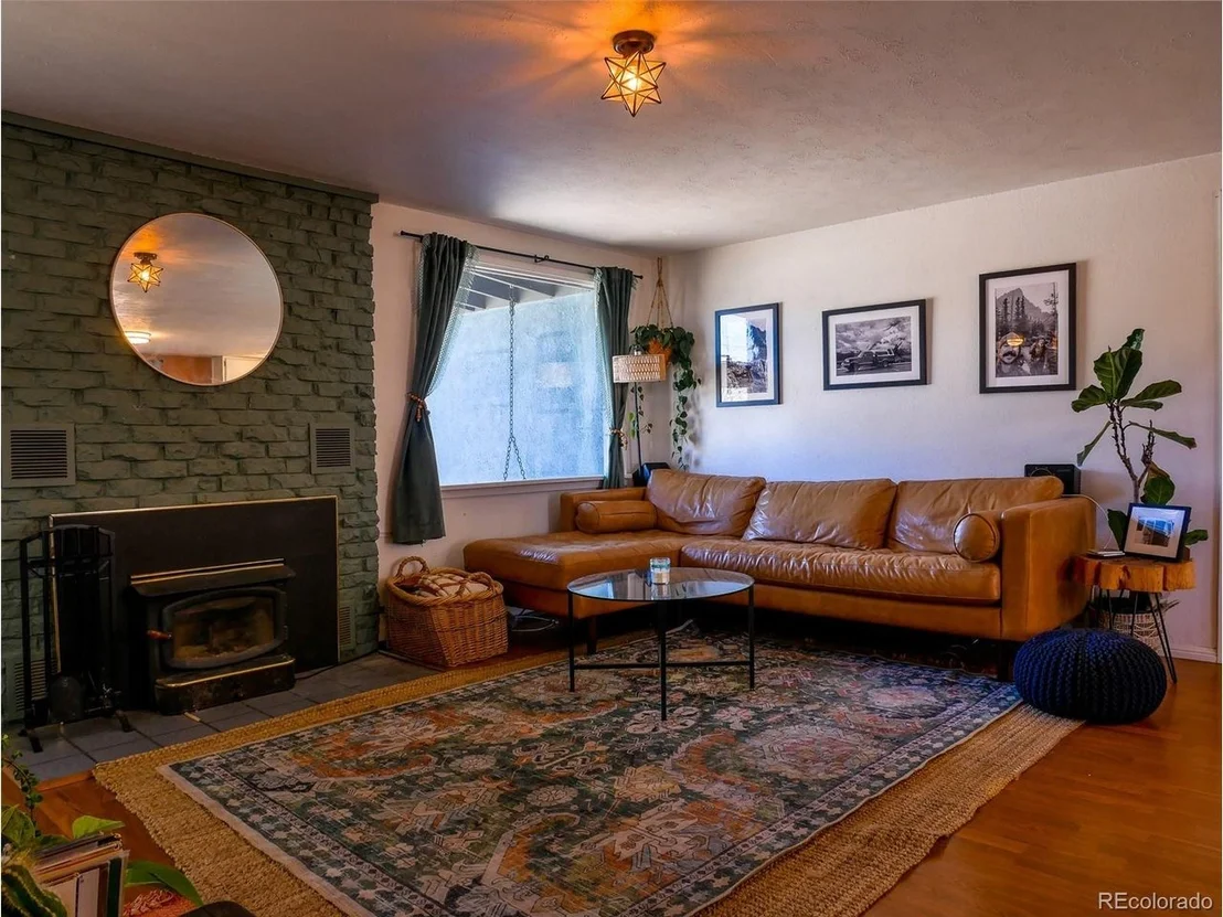 Photo of 541 W 7th St