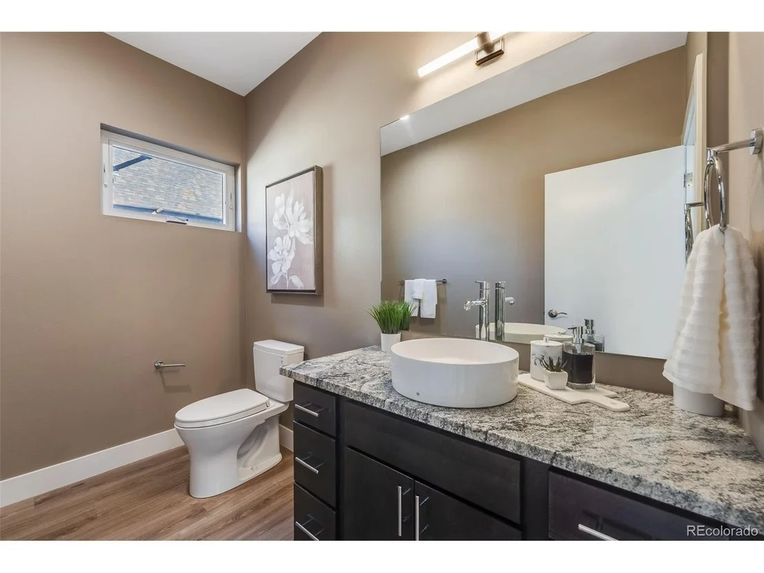 Photo of 3880 Sheridan Blvd