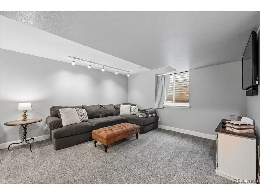 Photo of 16287 Blueleaf Pl