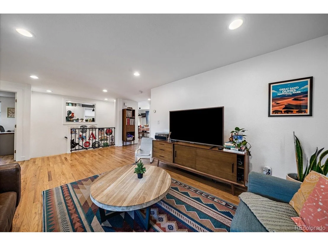 Photo of 5440 Hoyt Dr