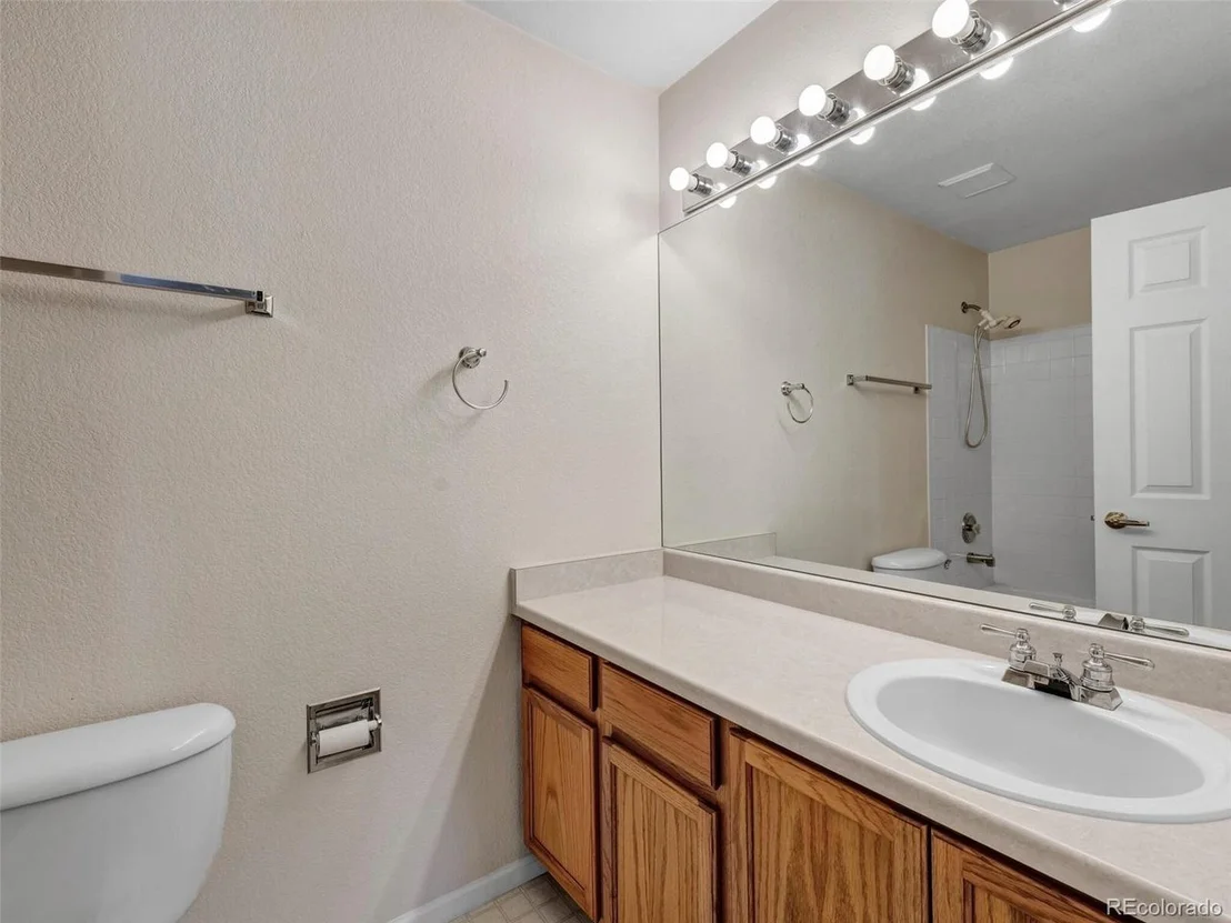Photo of 658 Clarendon Dr