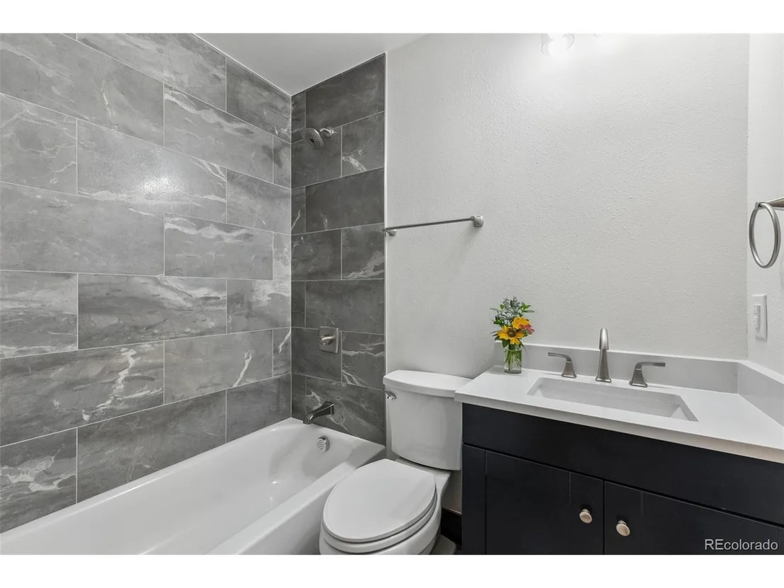 Photo of 815 Summit Dr