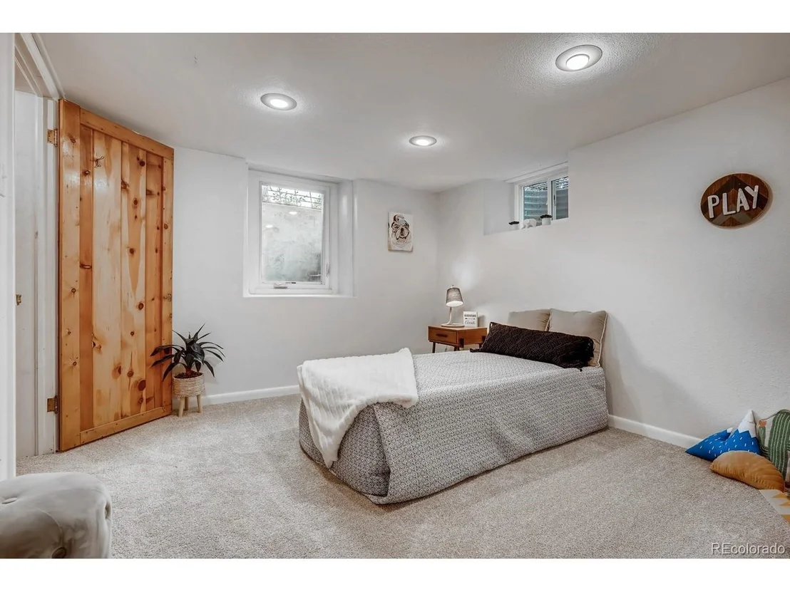 Photo of 2900 Elm St