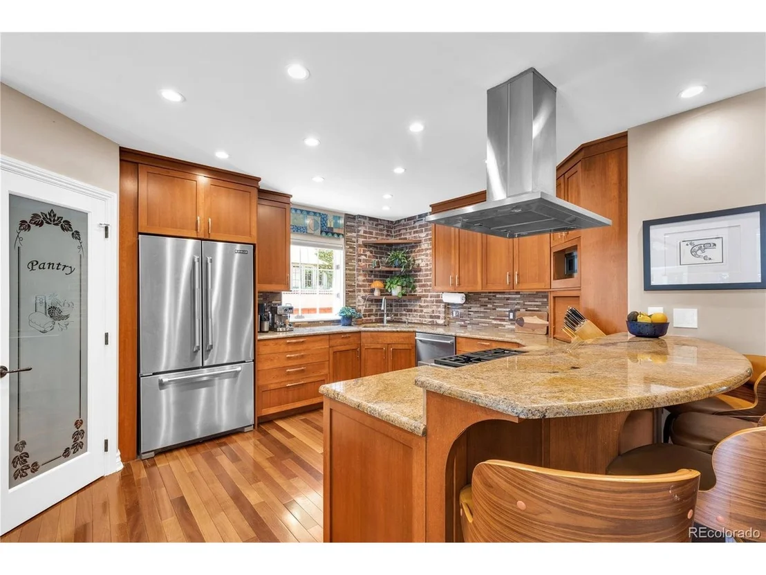 Photo of 520 Colorado Blvd