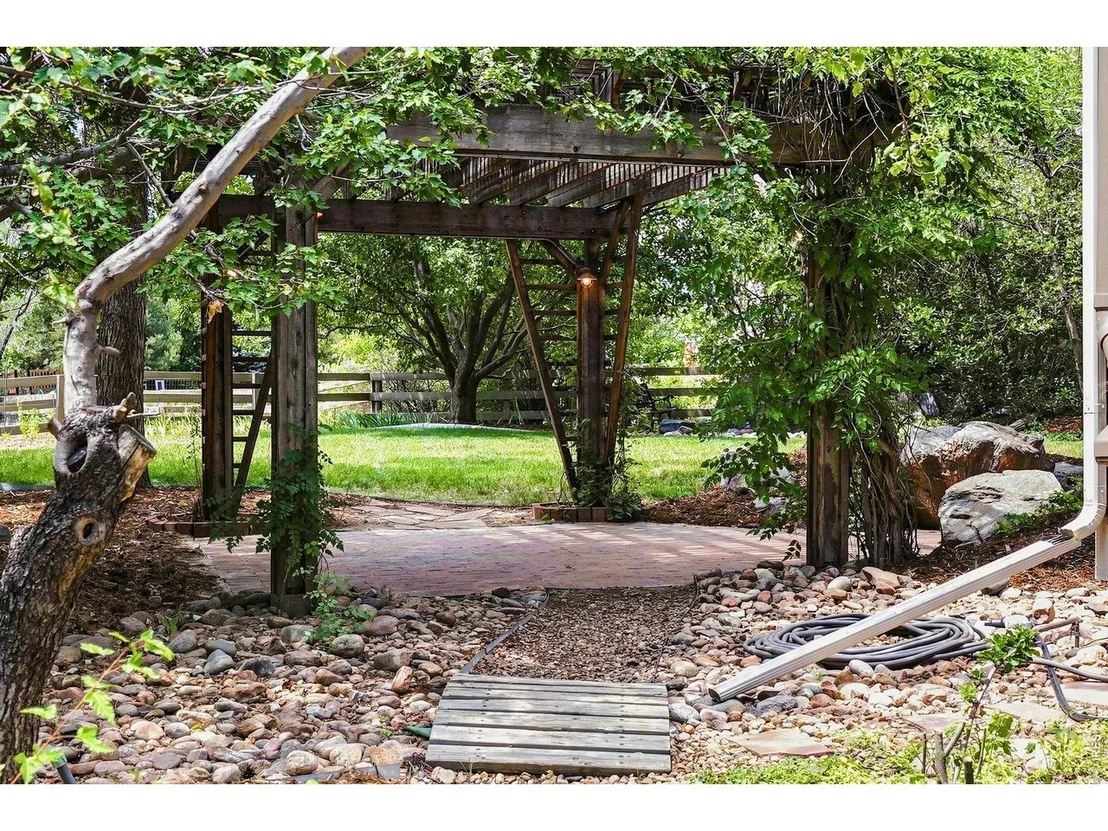 Photo of 2854 Blue Jay Way