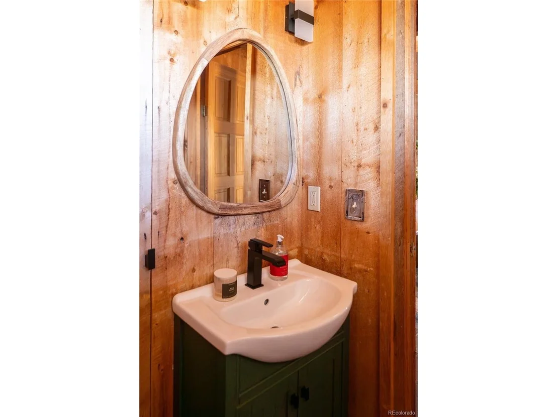 Photo of 90 Peakview Rd
