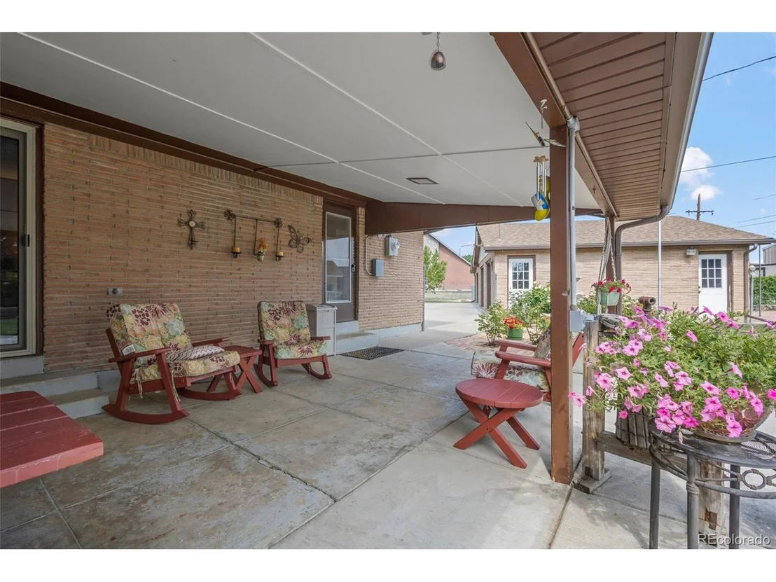 Photo of 1469 Douglas Dr