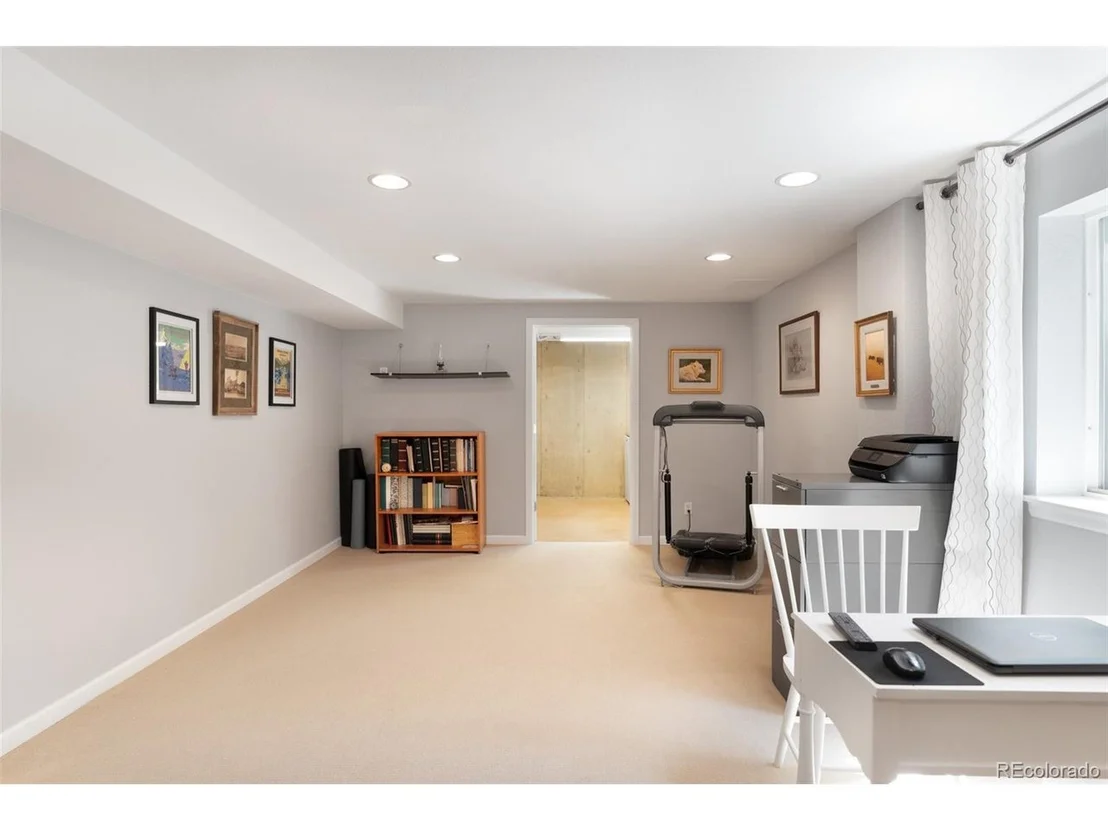 Photo of 6820 Twin Lakes Rd