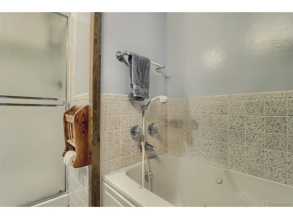 Photo of 4744 Dover St