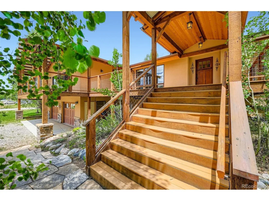 Photo of 674 Summit Dr