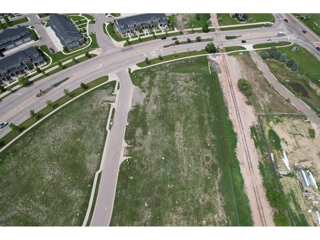 Photo of 320 Crossroads Blvd