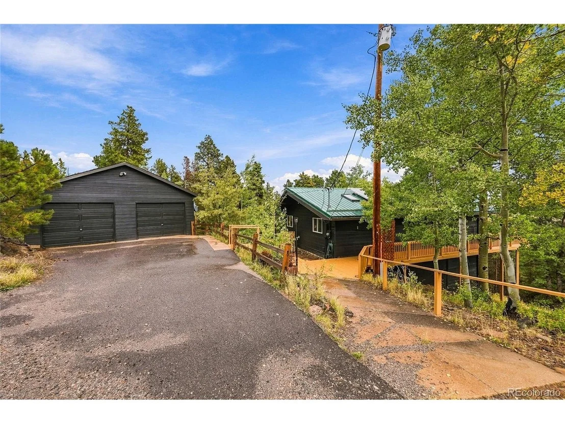 Photo of 889 Lodgepole Dr
