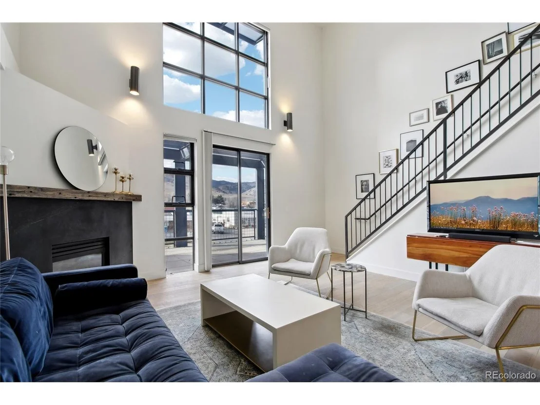 Photo of Unit 208 at 4520 Broadway St