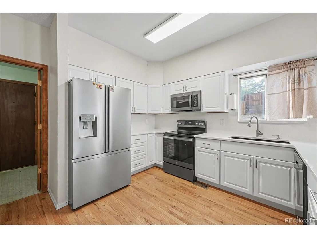 Photo of 3843 W Temple Pl