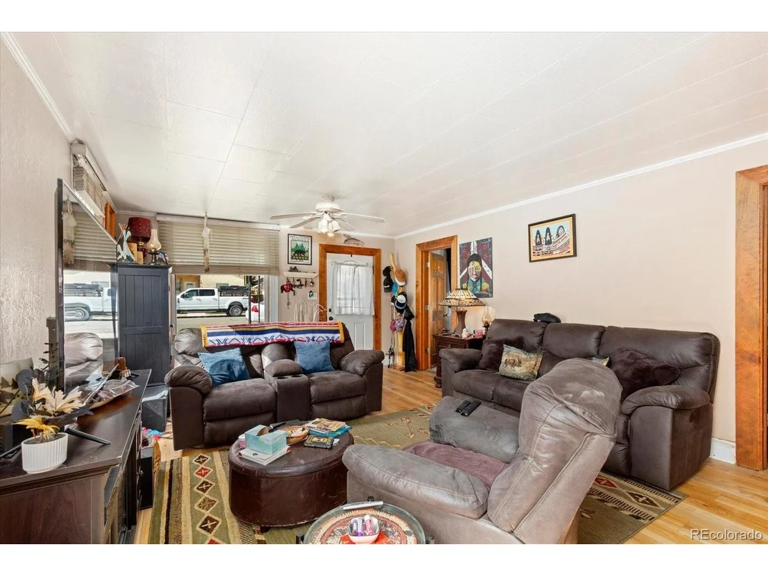 Photo of 622 W 2nd St