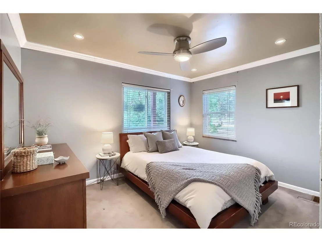 Photo of 995 Elm St