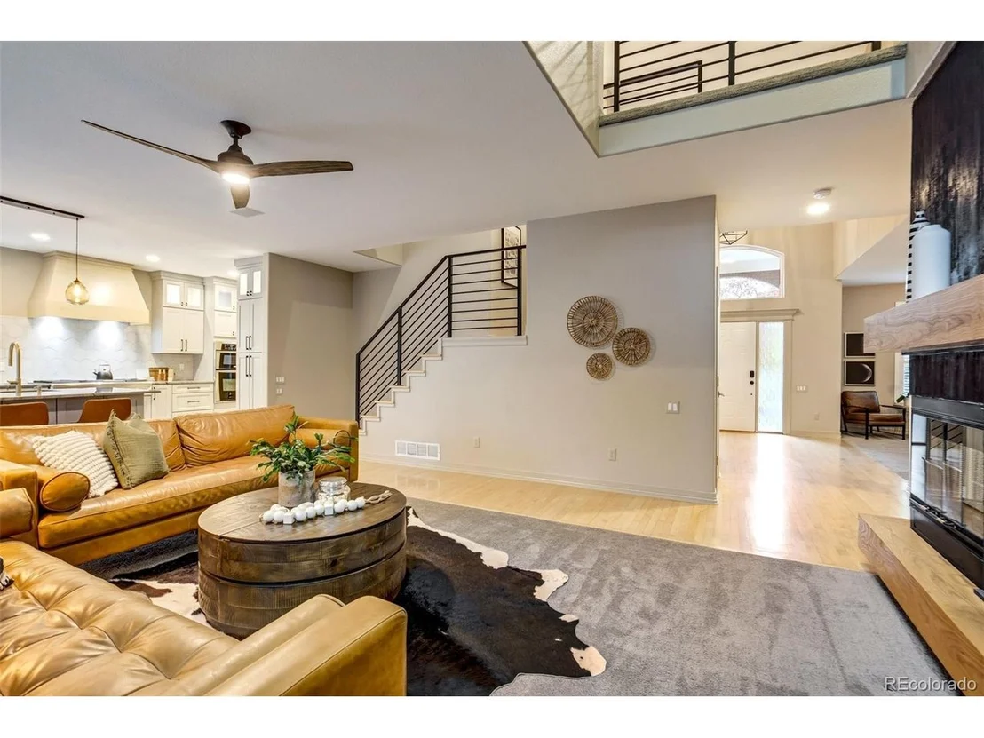 Photo of 327 Ingleton Ct