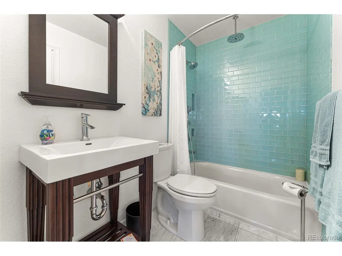Photo of 3923 Hawthorne Cir
