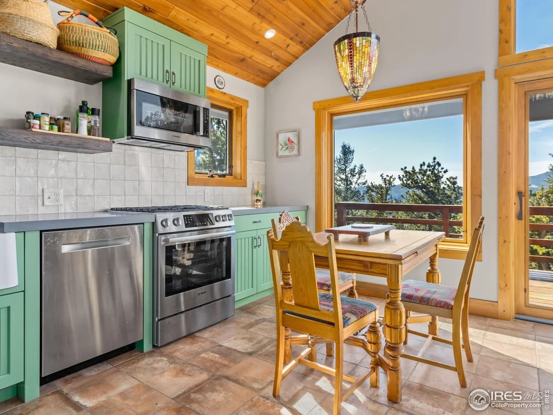 Photo of 726 Alpine Dr