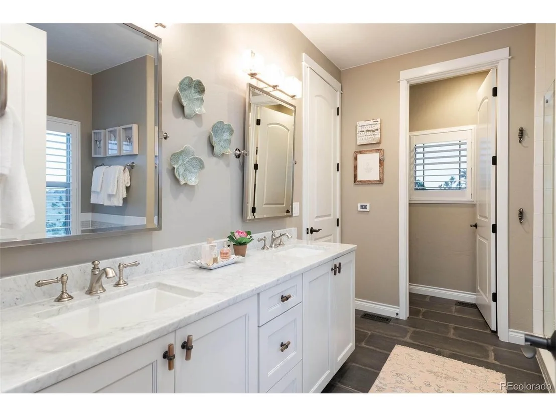 Photo of 980 Promontory Cir