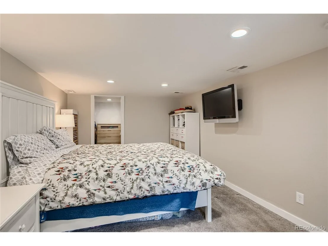 Photo of 5326 Lowell Blvd
