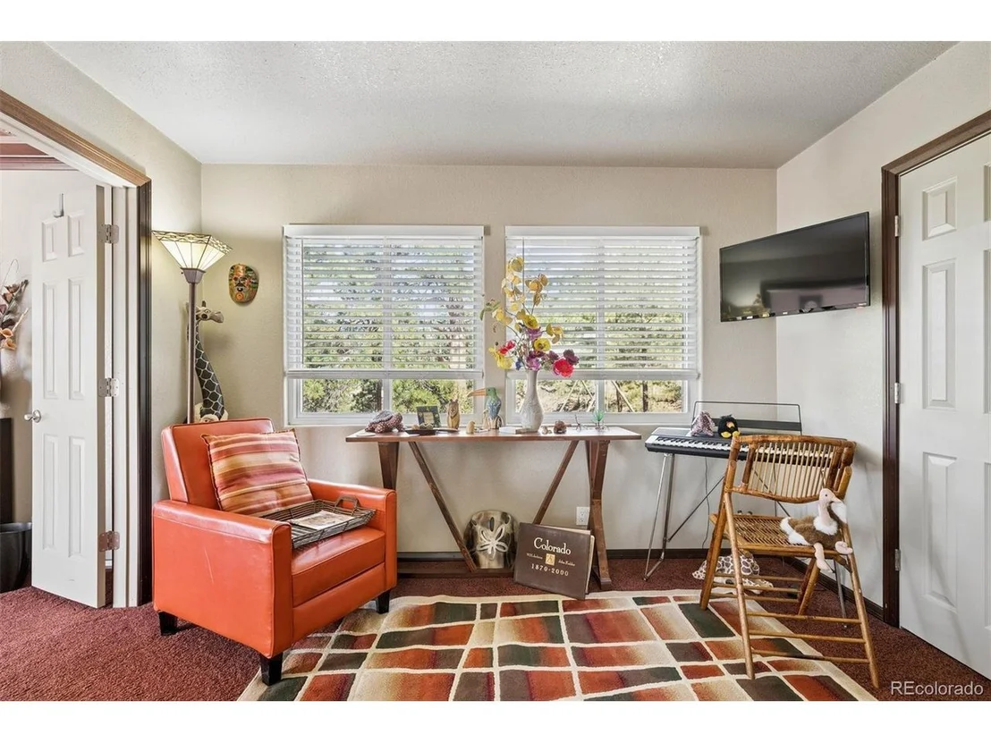 Photo of 221 Juniper Ln