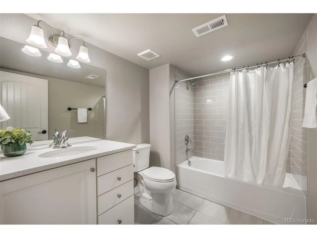 Photo of 2583 Lakes Edge Dr