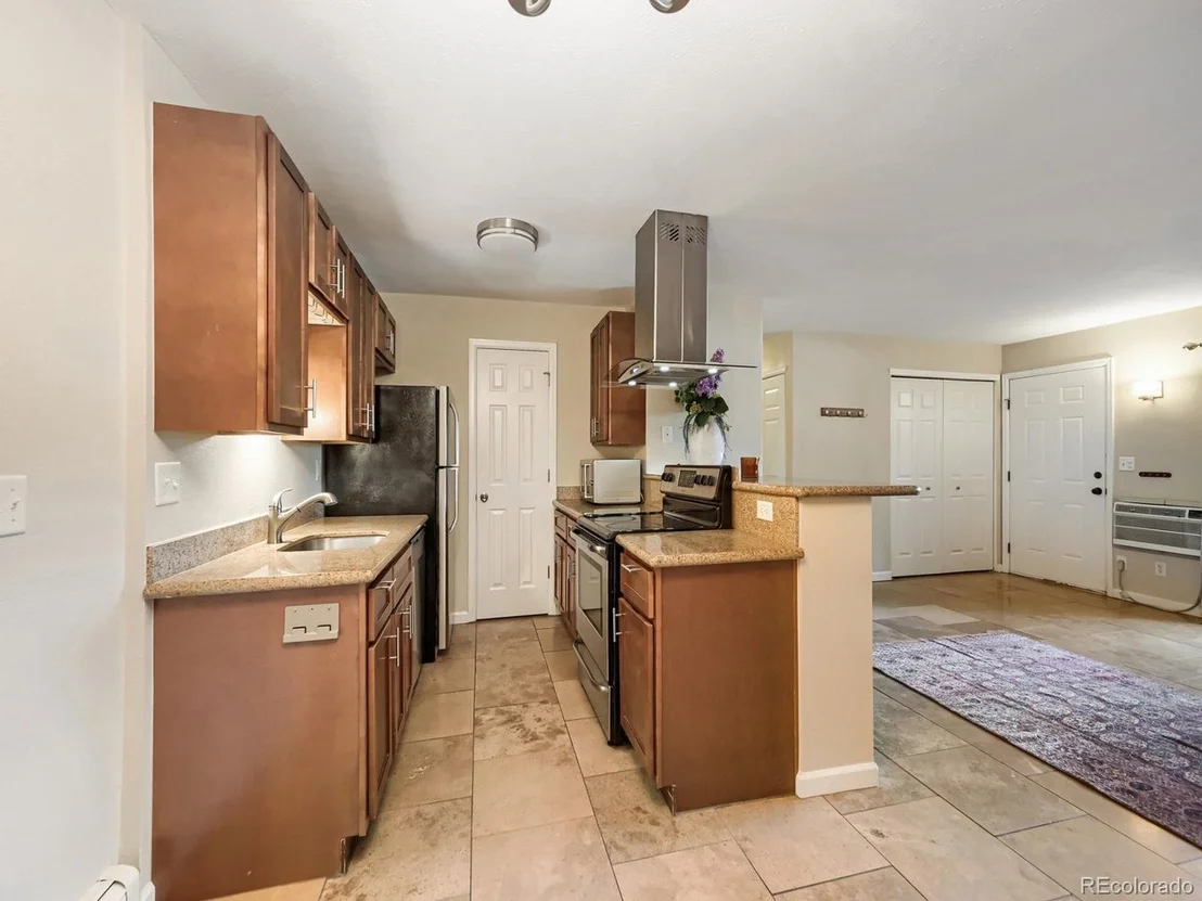 Photo of Unit 8 at 695 Manhattan Dr