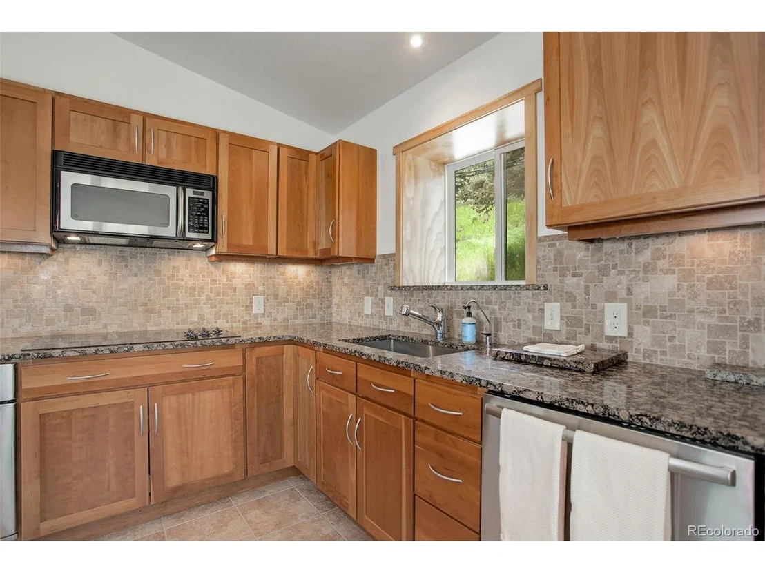 Photo of 586 Brook Rd