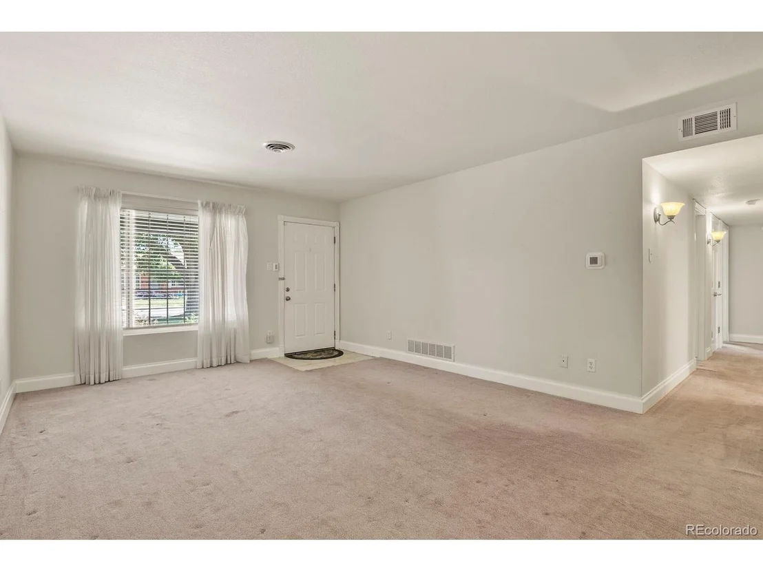 Photo of 831 Troy St