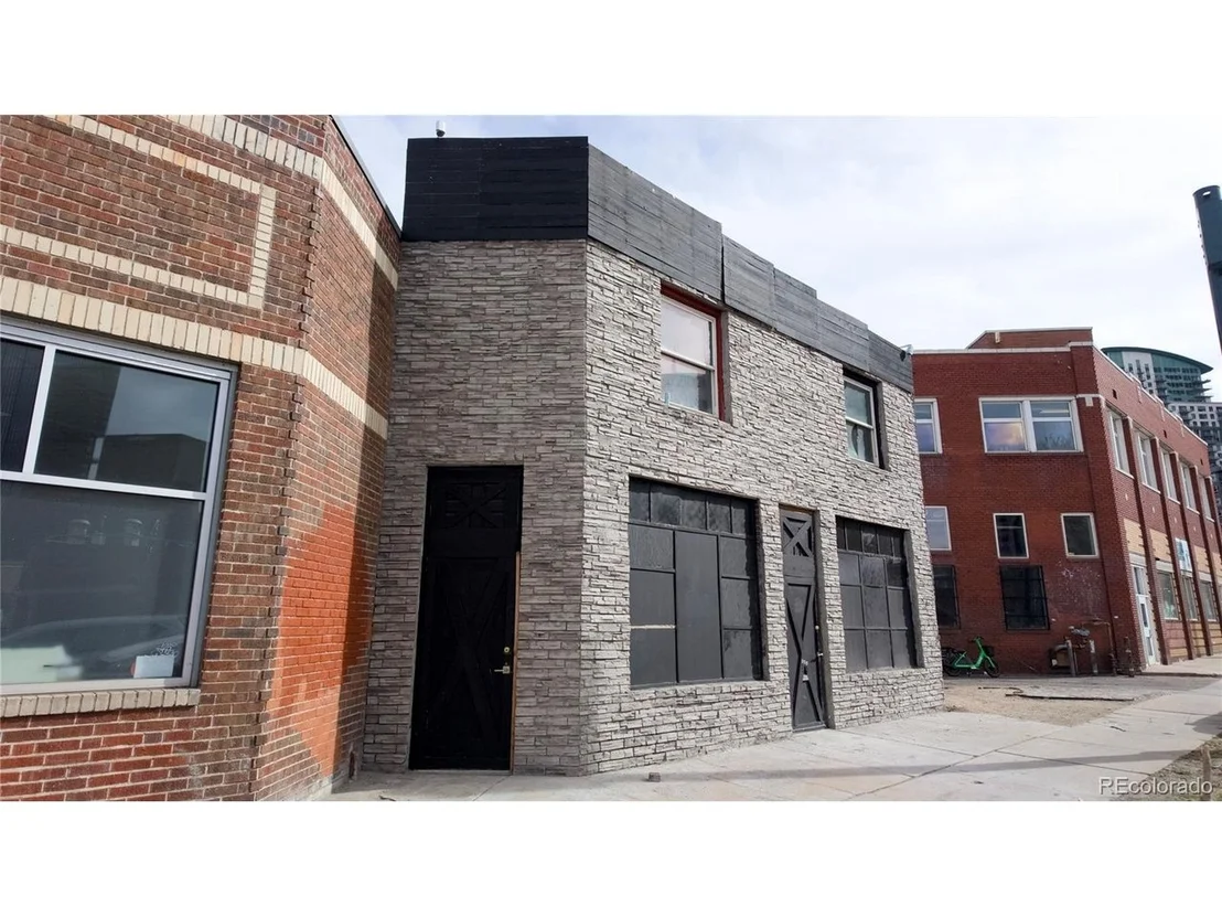 Photo of 2120 N Broadway