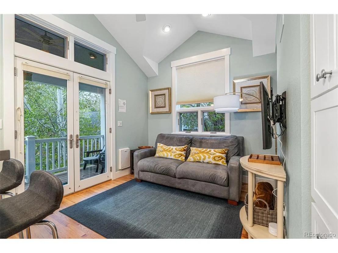 Photo of 1004 Katy Ln