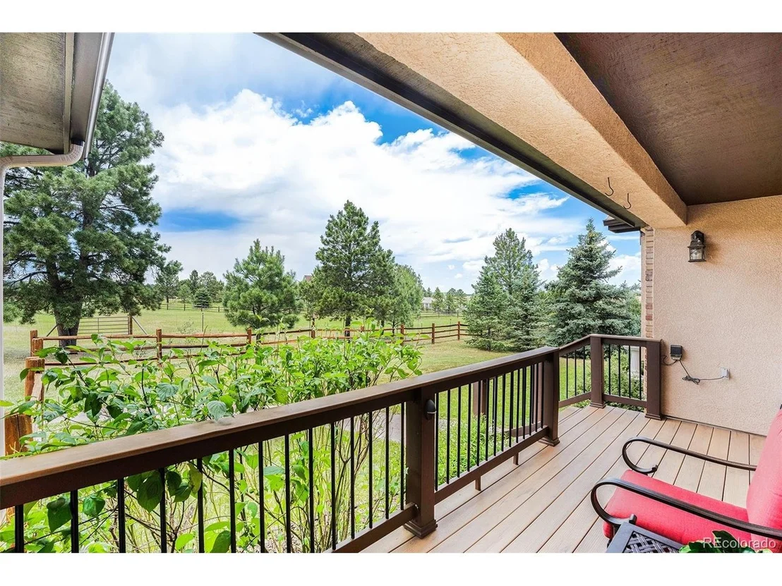 Photo of 2585 Mohawk Way