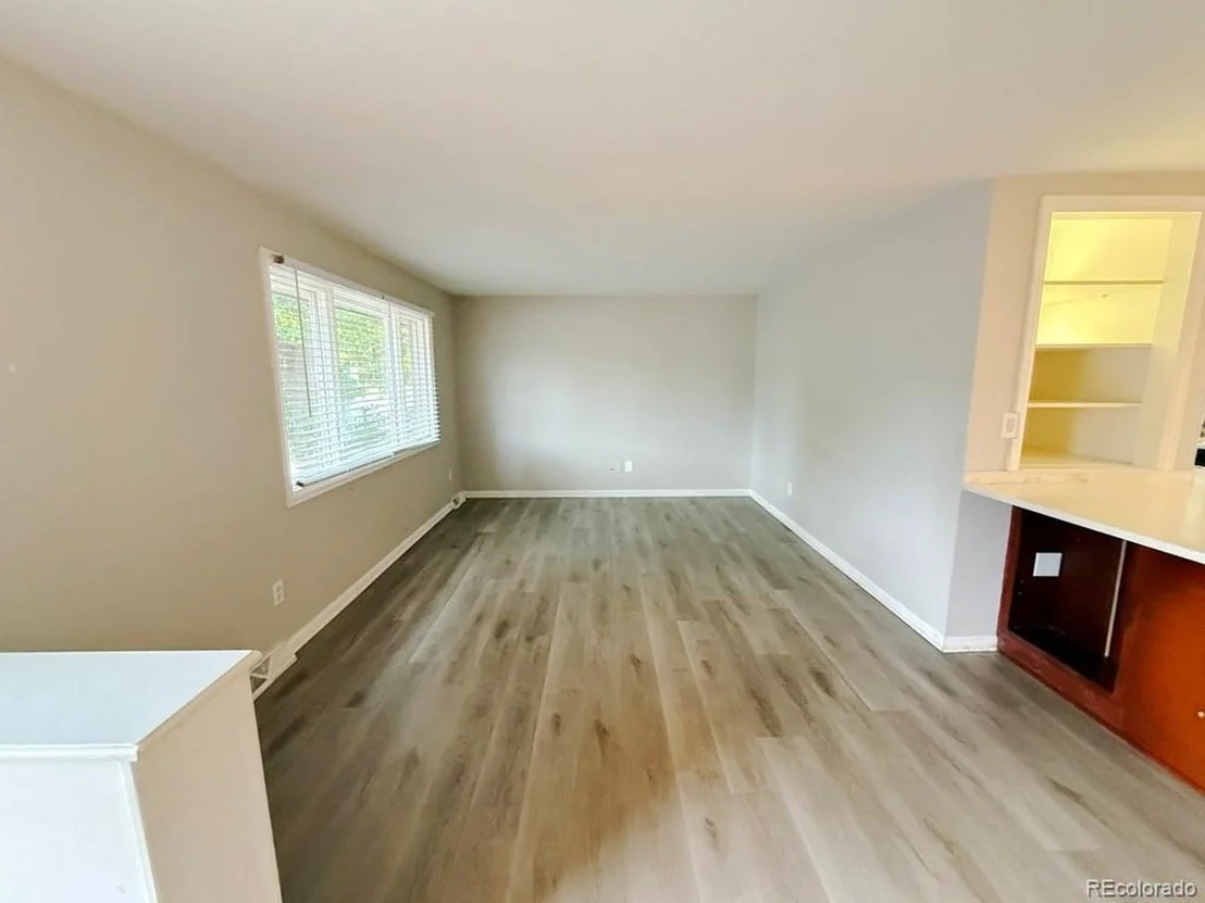 Photo of 562 W Easter Ave