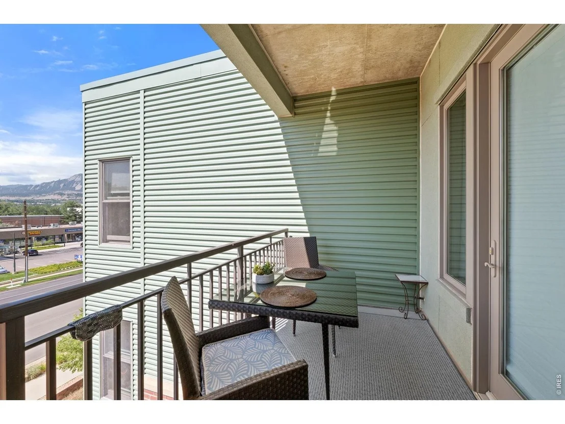 Photo of Unit D424 at 3601 Arapahoe Ave