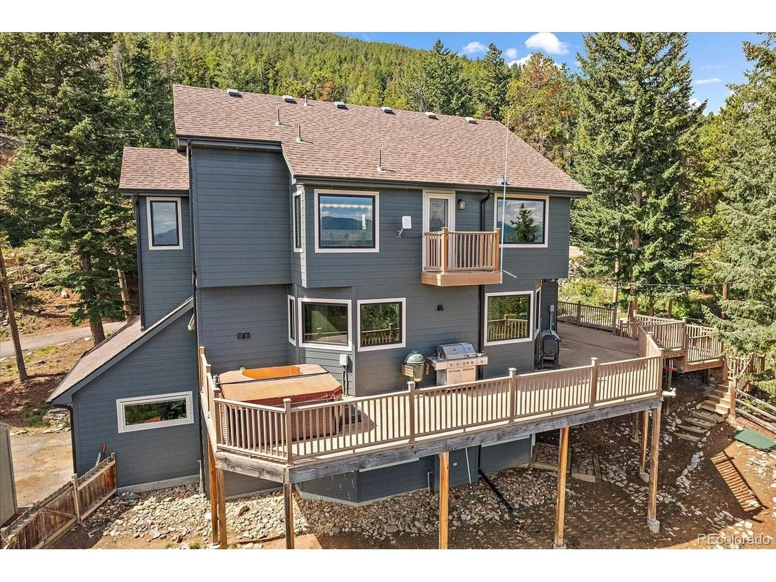 Photo of 977 Saddle Ridge Dr