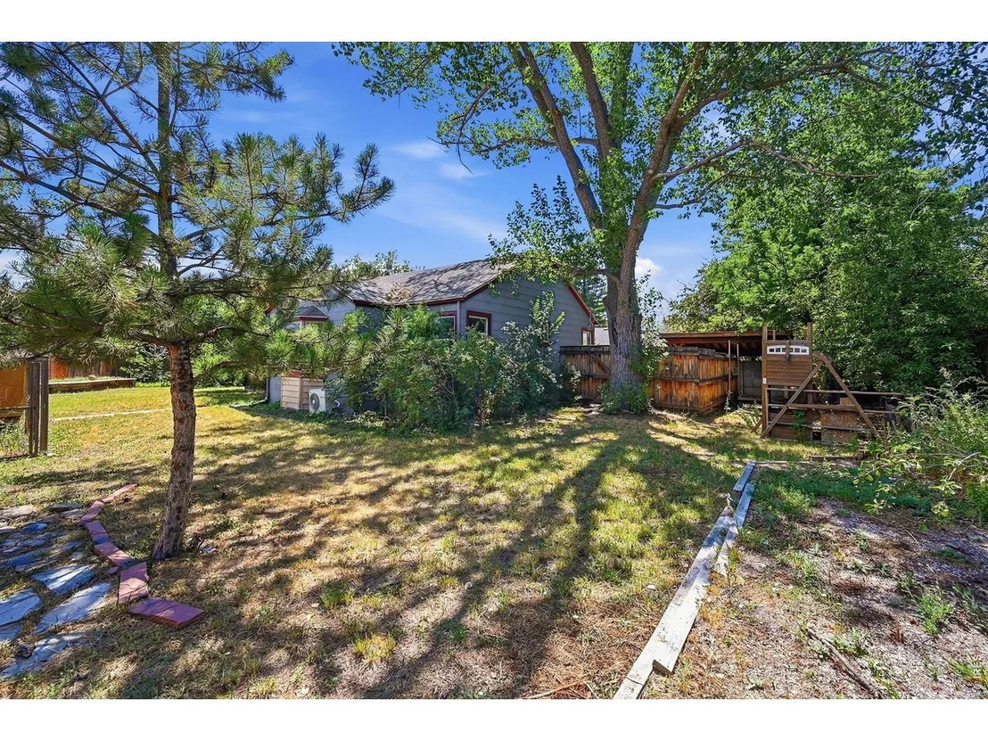 Photo of 1850 Iris Ave